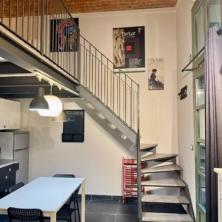 La Casa Con La Fontana Di Pietra 2 *