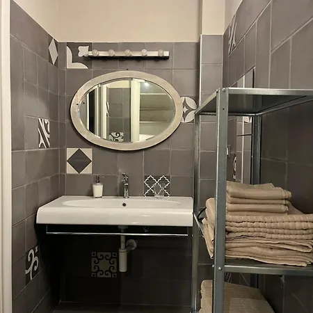 La Casa Con La Fontana Di Pietra 2 Apartamento Turim