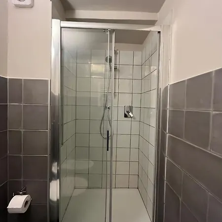 La Casa Con La Fontana Di Pietra 2 * Turín