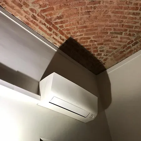 La Casa Con La Fontana Di Pietra 2 Τορίνο