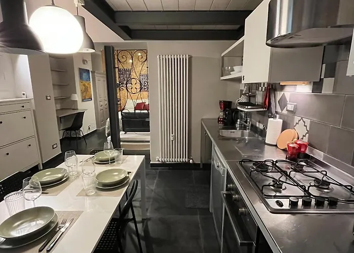 La Casa Con La Fontana Di Pietra 2 * تورينو