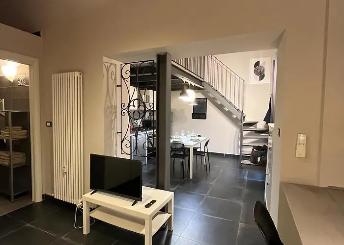 La Casa Con La Fontana Di Pietra 2 شقة تورينو