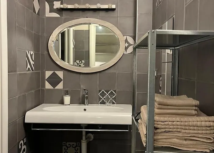 La Casa Con La Fontana Di Pietra 2 Διαμέρισμα Τορίνο