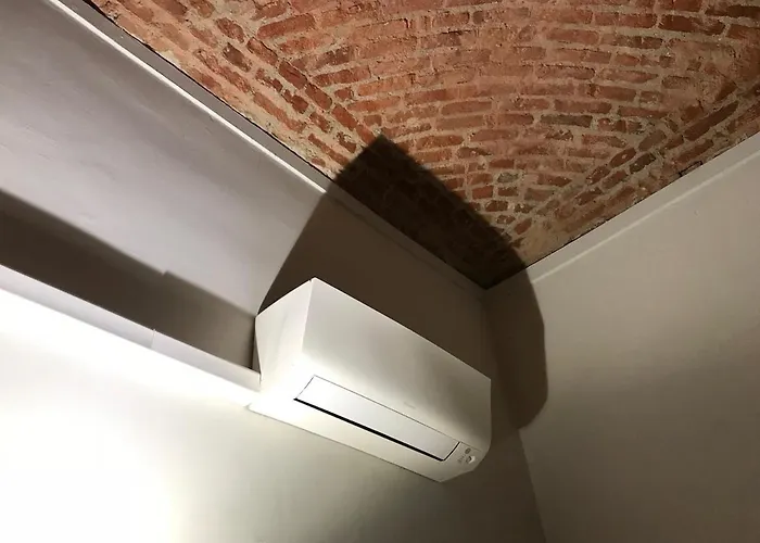 La Casa Con La Fontana Di Pietra 2 Τορίνο