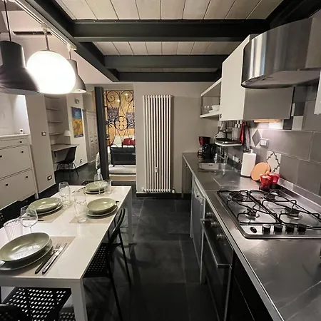 La Casa Con La Fontana Di Pietra 2 * Турин