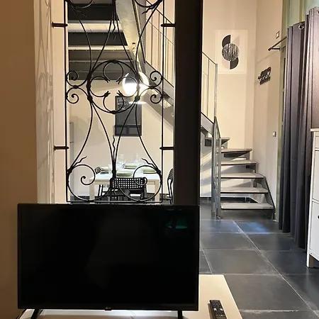 La Casa Con La Fontana Di Pietra 2 Апартаменты *