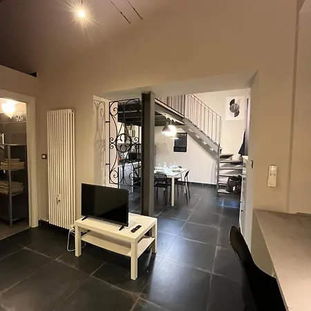 La Casa Con La Fontana Di Pietra 2 Апартаменты Турин