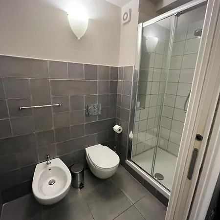 La Casa Con La Fontana Di Pietra 2 Апартаменты Турин