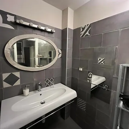 Апартаменты La Casa Con La Fontana Di Pietra 2 Турин