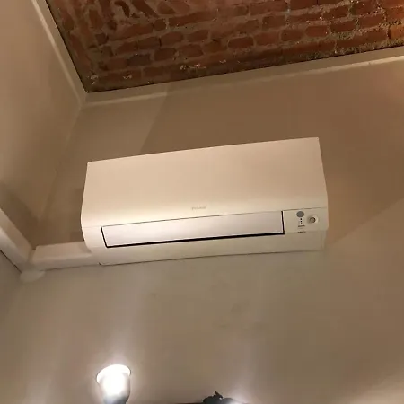 Апартаменты La Casa Con La Fontana Di Pietra 2 *